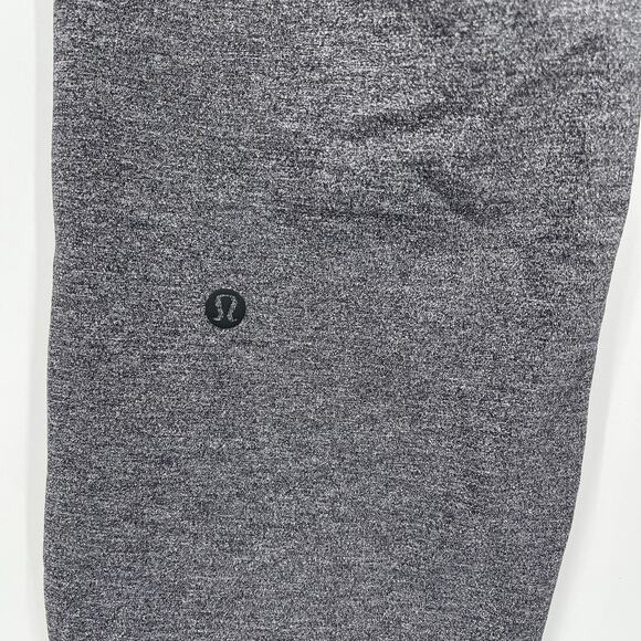 Lululemon On The Fly Woven 27" Size 6 in Heathered Black - Picture 3 of 8